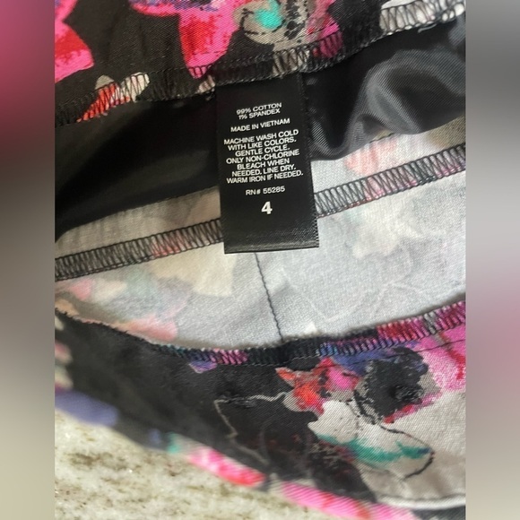 Express Womens Floral Shorts Size 4 - Picture 4 of 4